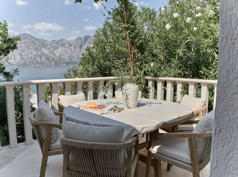 3-Schlafzimmer-Villa 181 m² Kotor, Montenegro