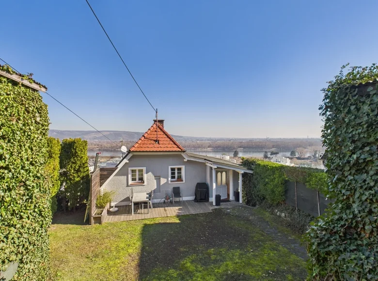 Land 3 rooms 110 m² Vienna, Austria