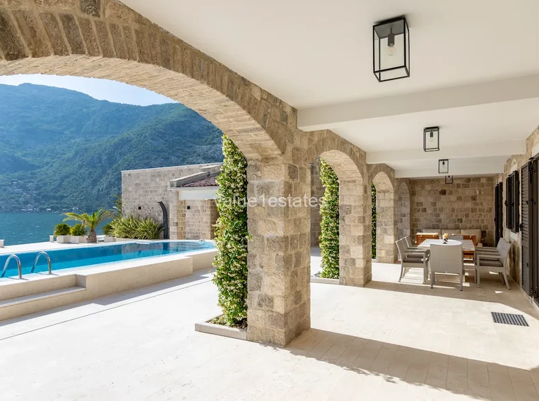 Haus 7 Schlafzimmer 554 m² Bijela, Montenegro