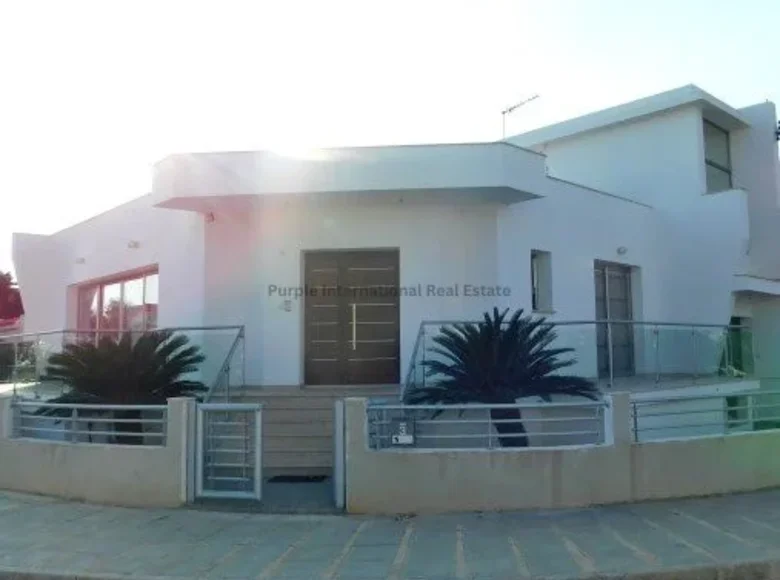 Villa de tres dormitorios 250 m² Kissonerga, Chipre