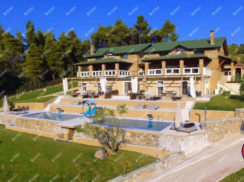 6 bedroom villa 3 250 m² Pefkochori, Greece