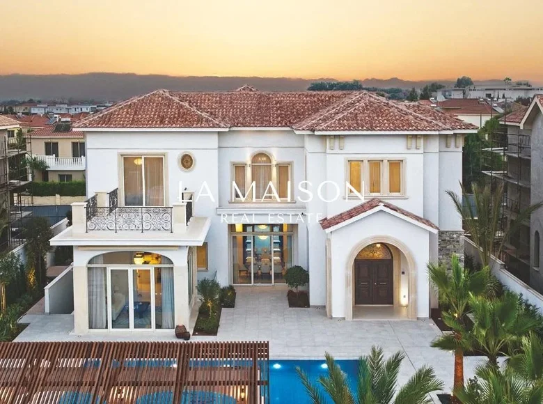 6 bedroom house 676 m² Pervolia, Cyprus