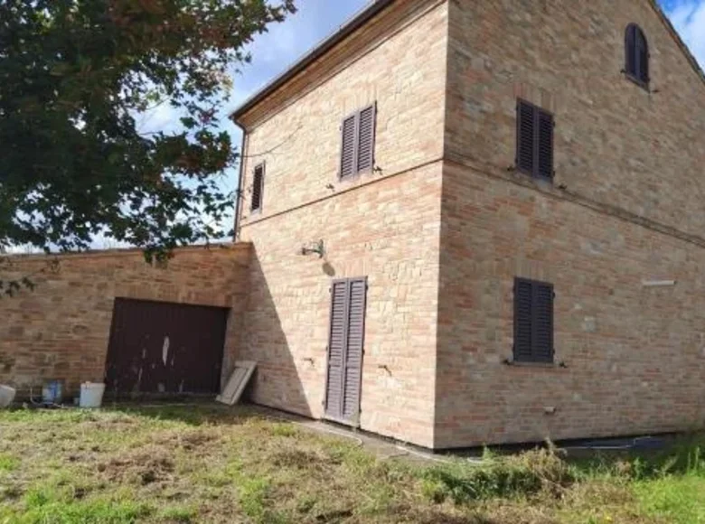 House 11 rooms 260 m² Montappone, Italy