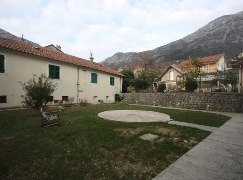 Haus 9 Schlafzimmer  Risan, Montenegro