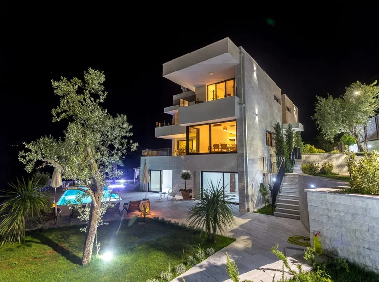 5-Schlafzimmer-Villa 432 m² Kumbor, Montenegro