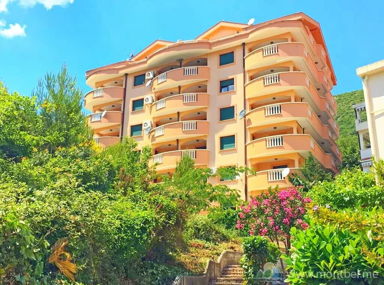 2 bedroom apartment 87 m² Petrovac, Montenegro