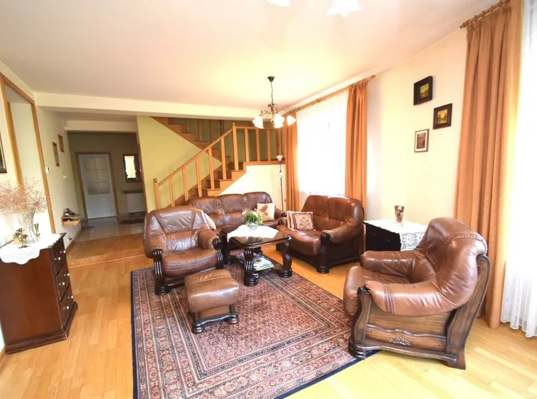 Haus 8 Zimmer 313 m² Kielce, Polen