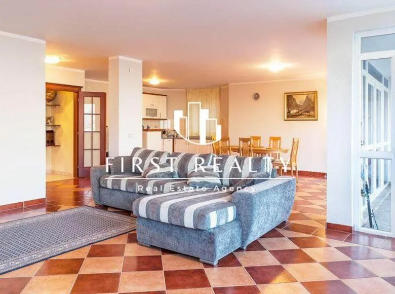 3 bedroom apartment 132 m² Stoliv, Montenegro