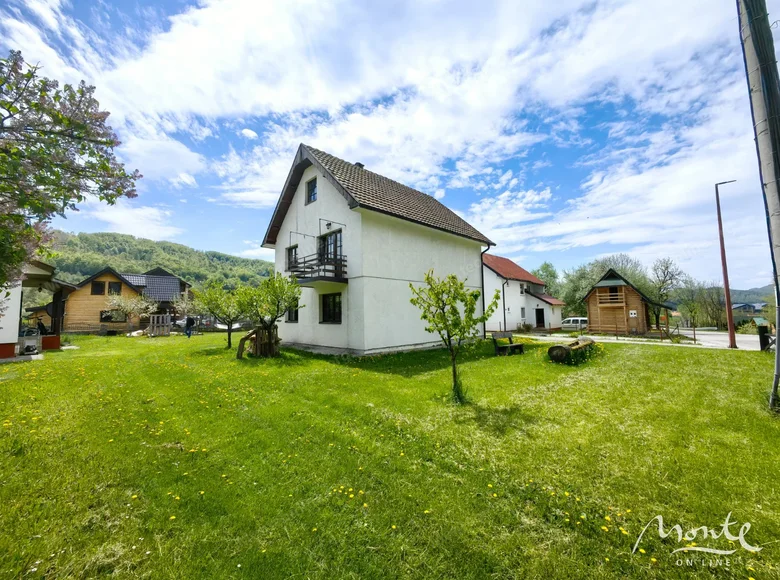 Villa de tres dormitorios 128 m² Tivat, Montenegro