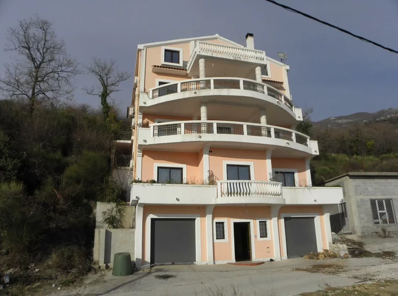 House 750 m² Montenegro, Montenegro