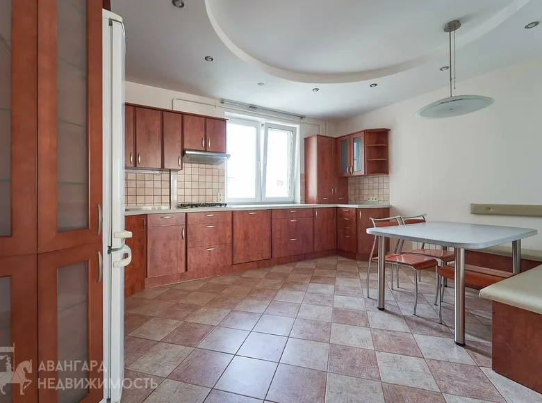 Mieszkanie 3 pokoi 97 m² Mińsk, Białoruś