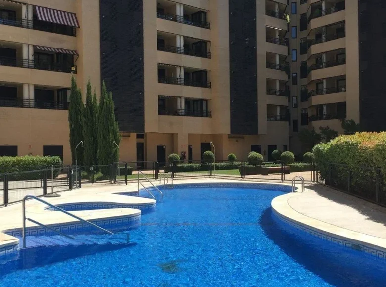 Mieszkanie 2 pokoi 124 m² Madryt, Hiszpania