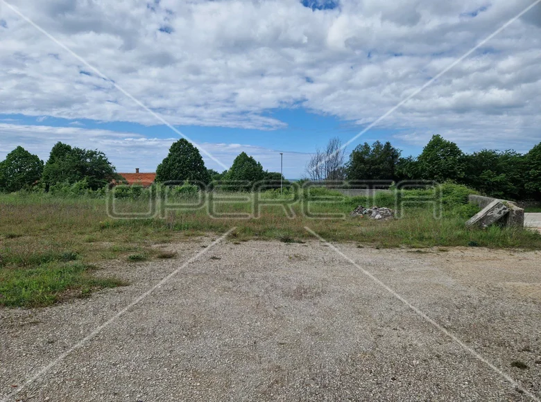 Land 876 m² Kanfanar, Croatia