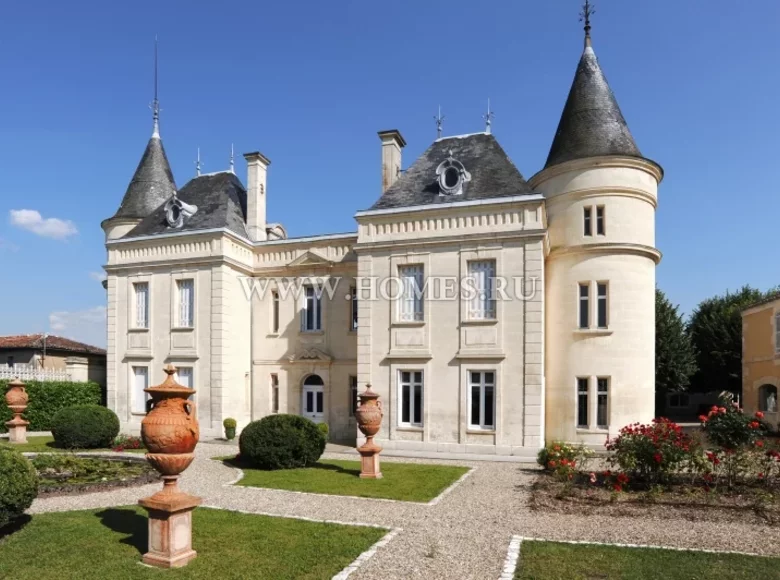 Замок 400 м² Cognac-la-Foret, Франция