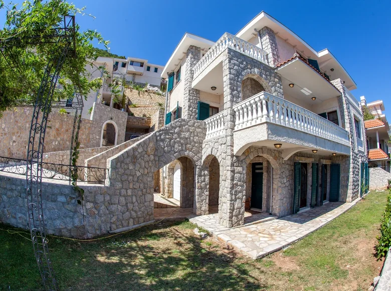 Casa 5 habitaciones 235 m² Kostanjica, Montenegro