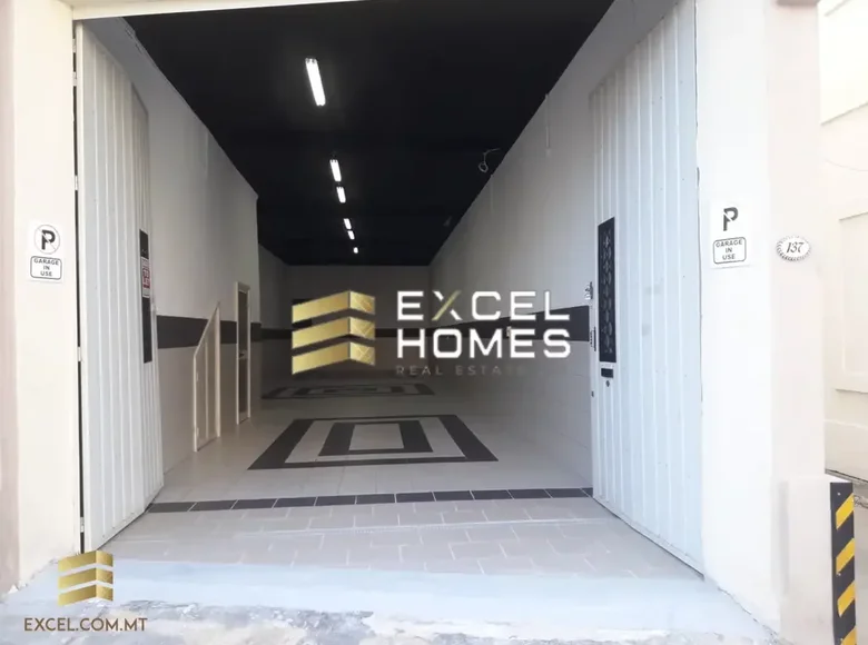 Propiedad comercial  en Qormi, Malta