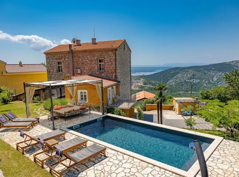 5 bedroom villa 450 m² Novi Vinodolski, Croatia