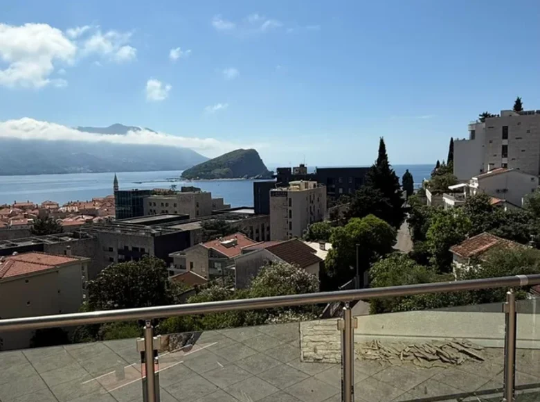2 bedroom penthouse 100 m² Budva, Montenegro