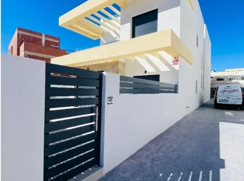 Villa de tres dormitorios 113 m² Los Montesinos, Španjolska