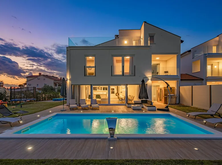 6 bedroom villa 224 m² Porec, Croatia