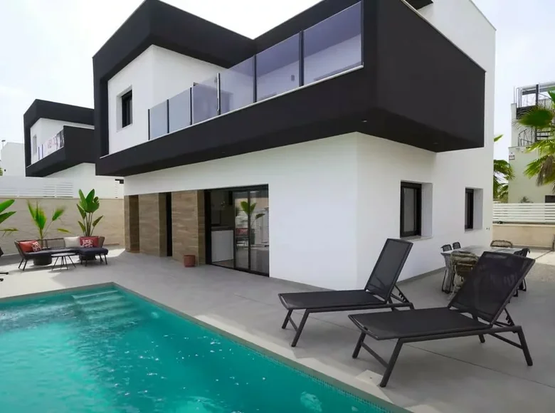 3-Schlafzimmer-Villa 237 m² Benijofar, Spanien