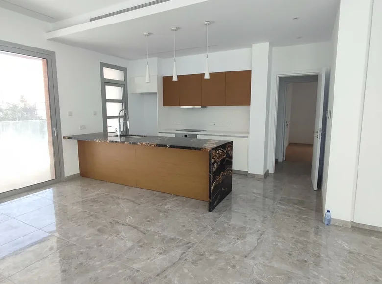 Mieszkanie 2 pokoi 96 m² Limassol, Cyprus