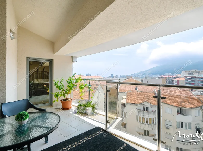Mieszkanie 4 pokoi 150 m² Budva, Czarnogóra
