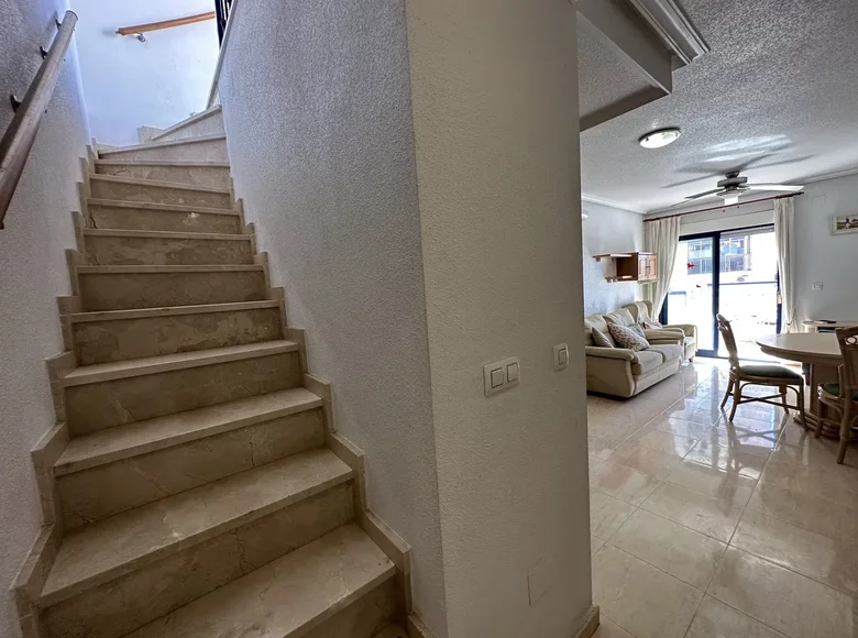 Mieszkanie 2 pokoi 70 m² Orihuela, Hiszpania