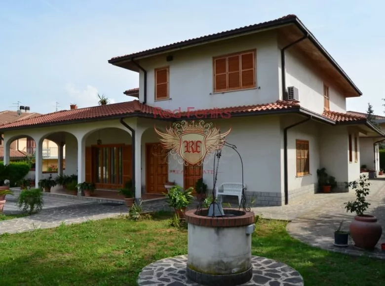 Villa de 5 habitaciones 380 m² Los Abruzos, Italia