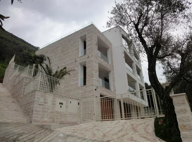 4 room house 585 m² Kotor, Montenegro