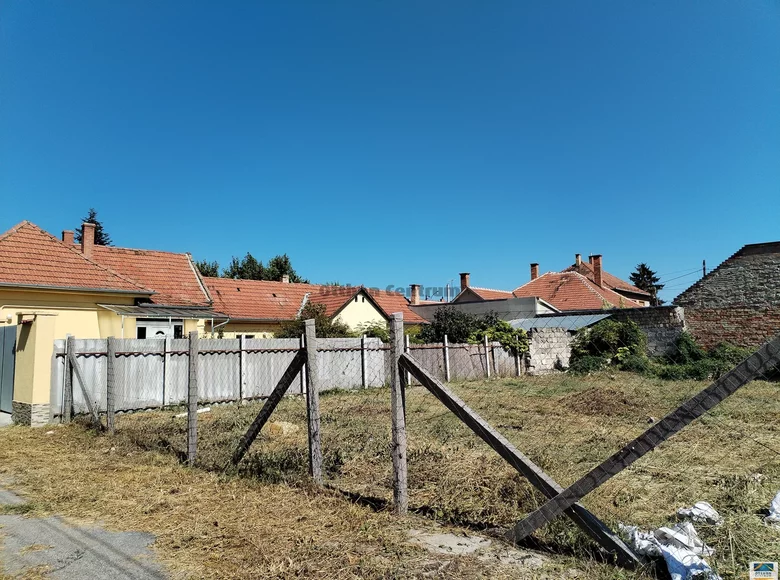 Land 441 m² Cegled, Hungary
