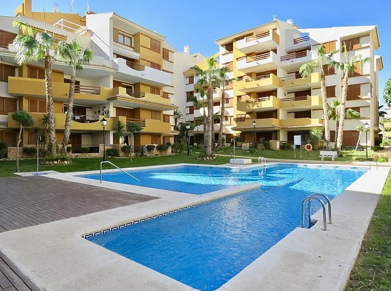 Mieszkanie 2 pokoi 77 m² Torrevieja, Hiszpania