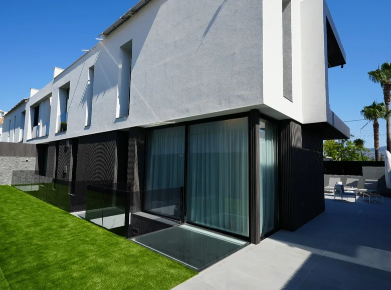 villa de 5 dormitorios 350 m² Alfaz del Pi, España