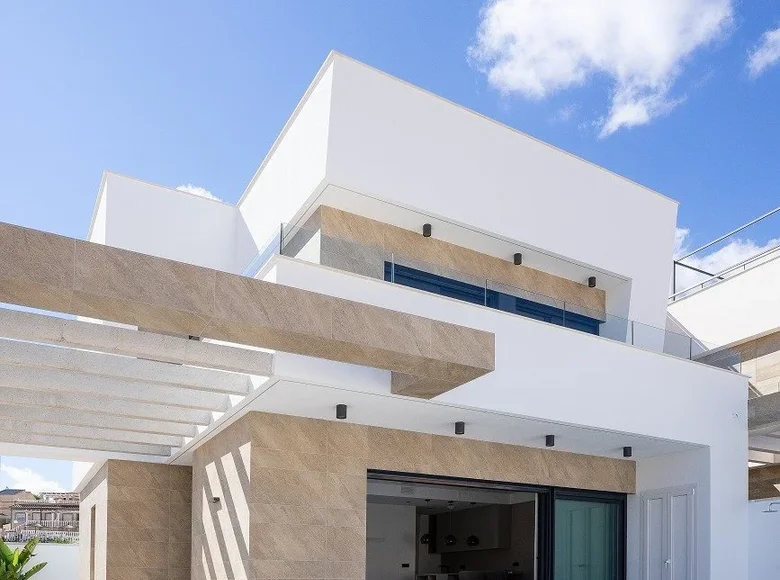 Villa de tres dormitorios 106 m² Orihuela, España