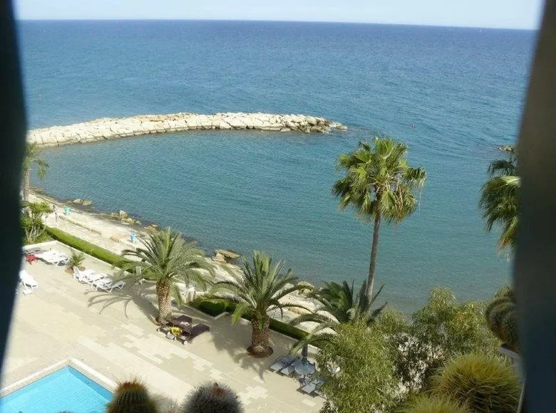 Mieszkanie 2 pokoi 180 m² Limassol District, Cyprus