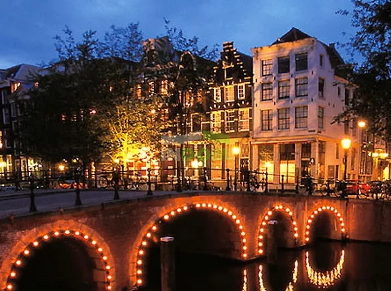 Revenue house 330 m² in Amsterdam, Netherlands