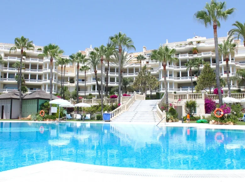 4 bedroom apartment  Estepona, Spain