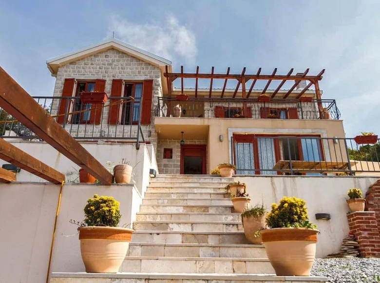 Casa 7 habitaciones 210 m² Zagora, Montenegro