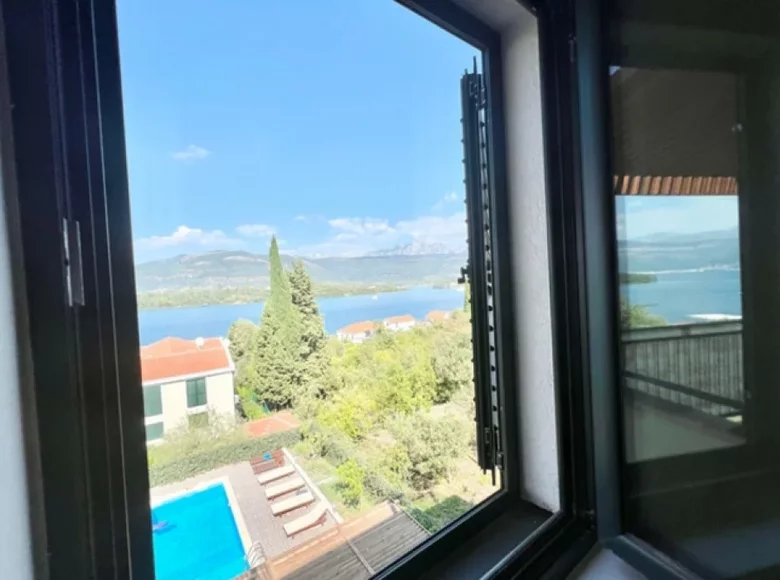 2 bedroom apartment 102 m² Krasici, Montenegro