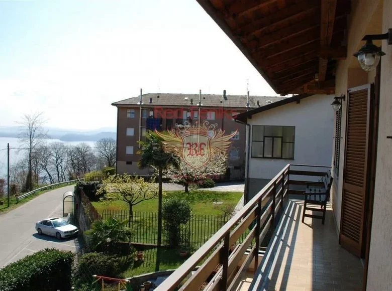 villa de 5 dormitorios 270 m² Lago Maggiore, Italia