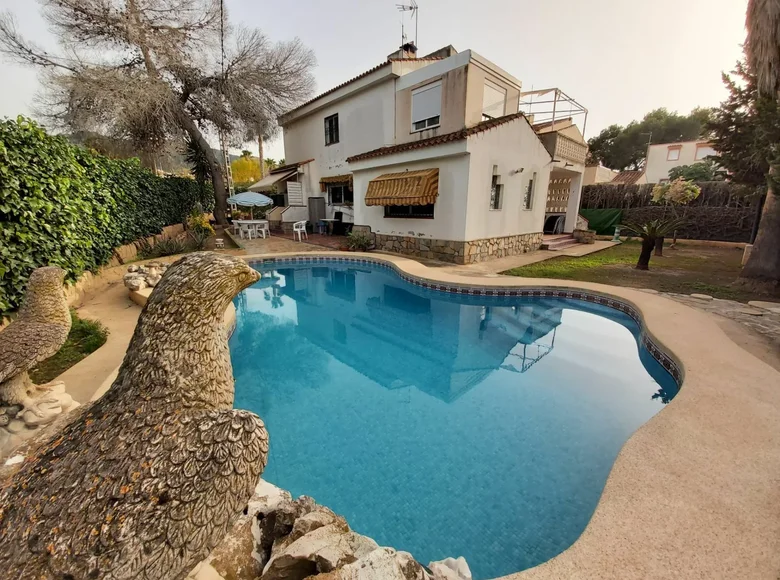 6 bedroom villa 240 m² Benidorm, Spain