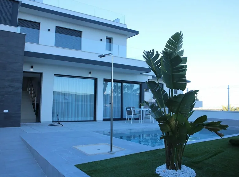 3-Schlafzimmer-Villa 132 m² San Miguel de Salinas, Spanien
