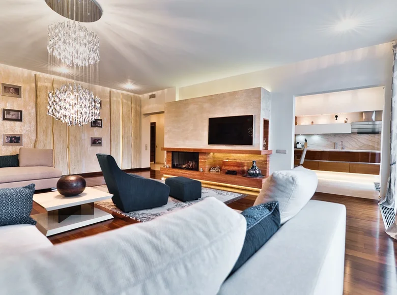 Mieszkanie 3 pokoi 156 m² Ryga, Łotwa