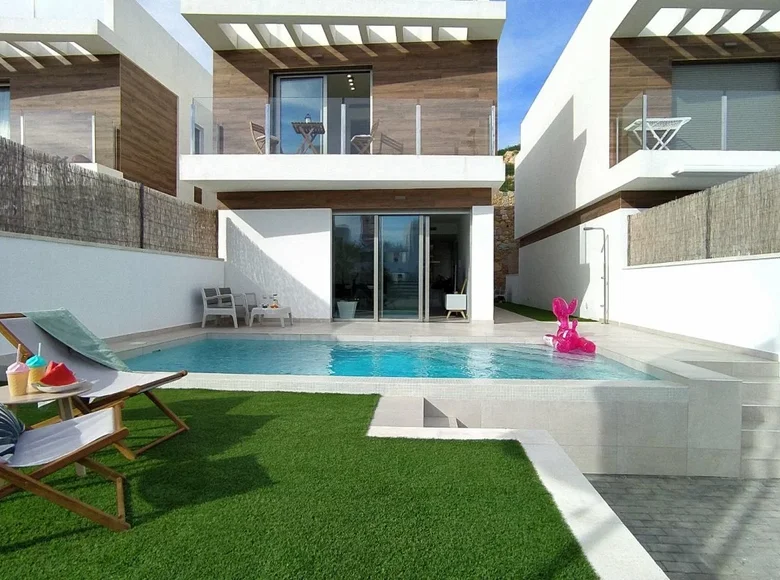 Villa de tres dormitorios 185 m² Orihuela, España