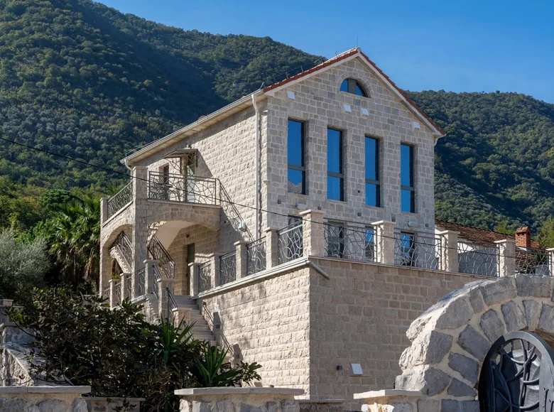 Hotel 731 m² Stoliv, Czarnogóra