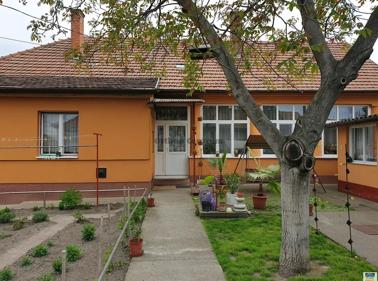Дом 4 комнаты 130 м² Цеглед, Венгрия
