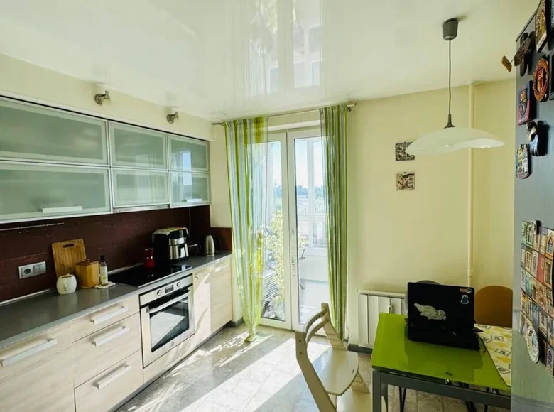 Mieszkanie 2 pokoi 62 m² Mińsk, Białoruś
