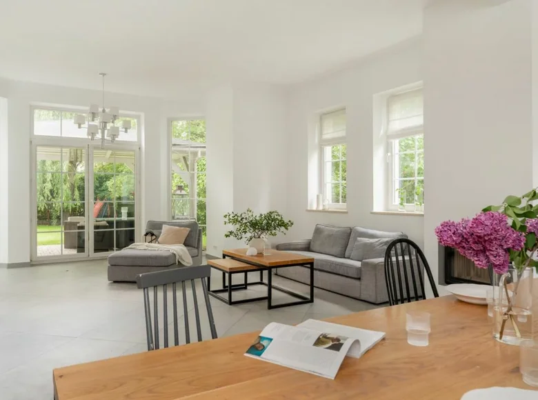 House 246 m² in Warsaw, Poland