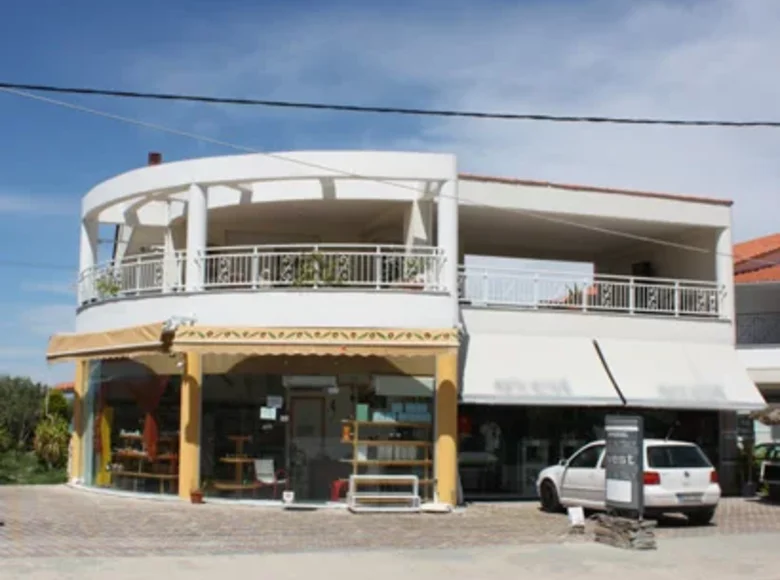 Commercial property 360 m² in Theologos, Greece