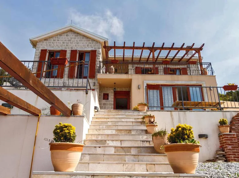 Casa 4 habitaciones 210 m² Kotor, Montenegro